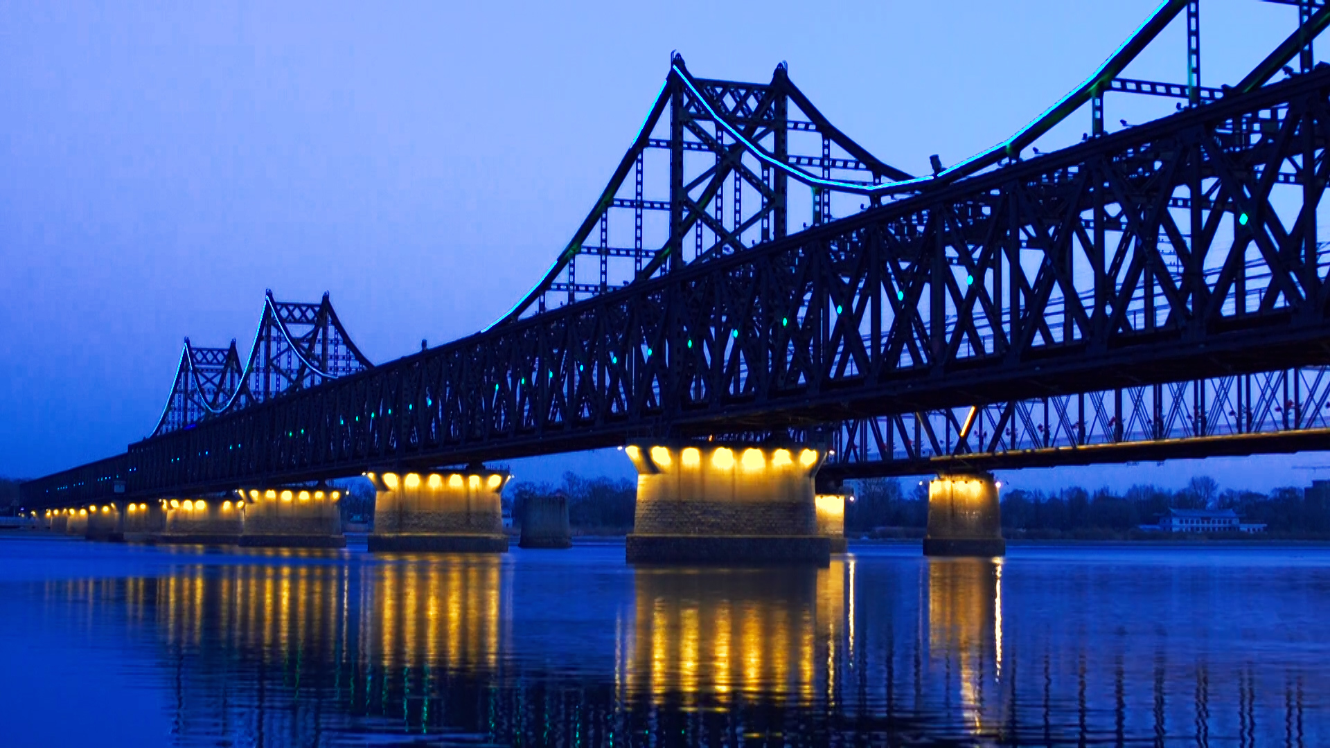 1080P中国丹东鸭绿江中朝友谊桥延时视频的预览图