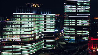 4K航拍广州夜景写字楼建筑视频的预览图