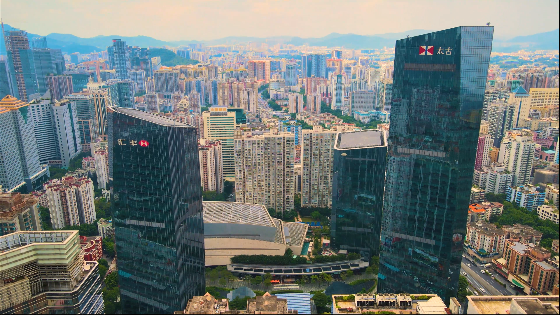 4K广州市中心商圈太古汇视频的预览图