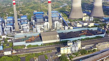 4K实拍重庆郊区大型的火力发电厂航拍工厂视频视频的预览图