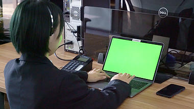 绿屏实拍商务客服女性视频视频的预览图