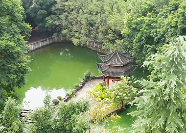 2K航拍湖中凉亭古建筑视频的预览图