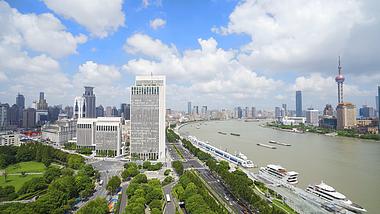 4k航拍早晨晴朗阳光下充满活力的上海视频的预览图