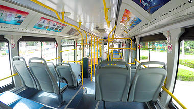 1080p行驶的公交车视频的预览图
