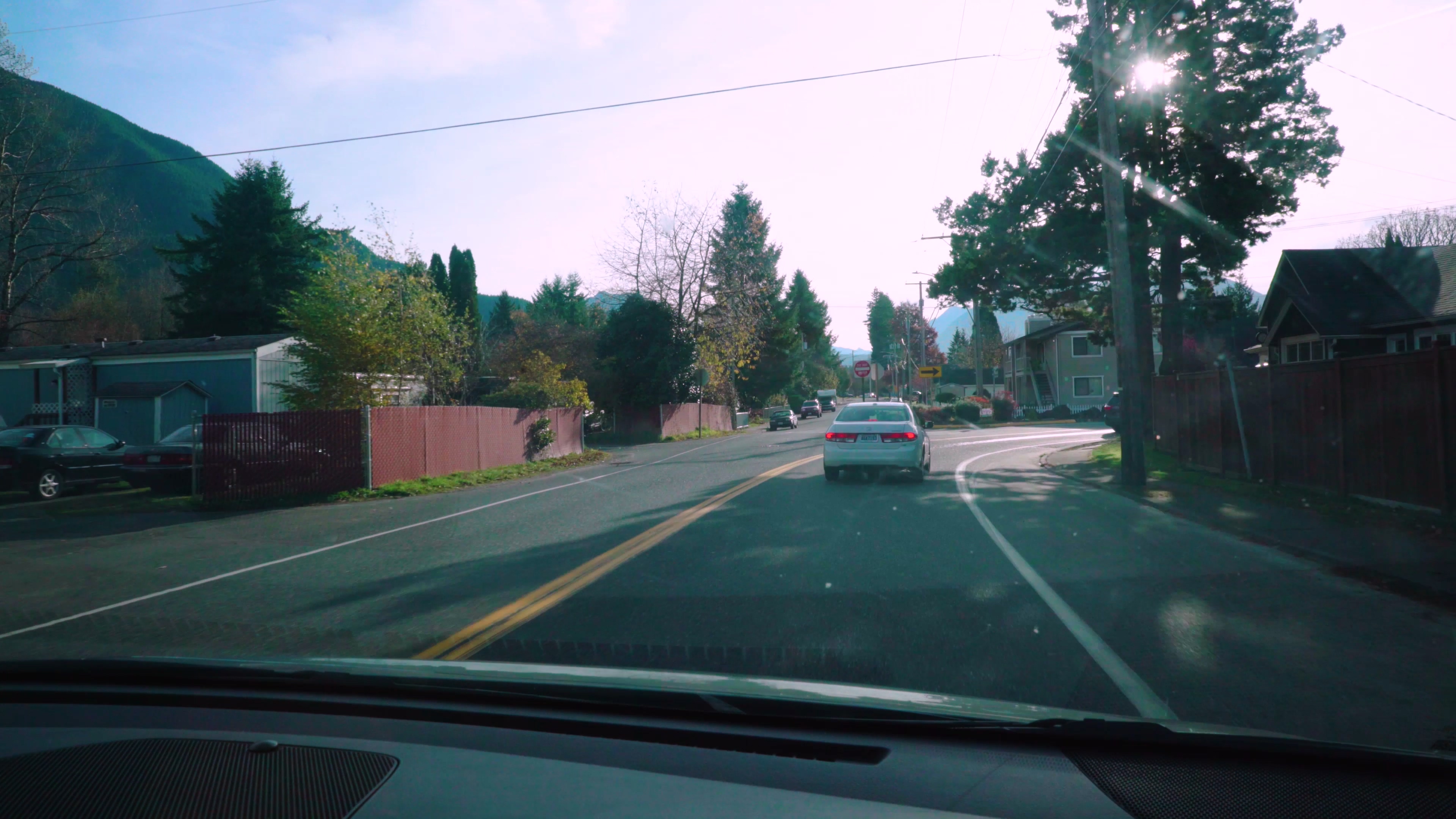 4K实拍车内视角行驶在乡村道路上的汽车视频的预览图