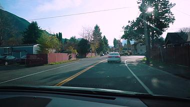 4K实拍车内视角行驶在乡村道路上的汽车视频的预览图