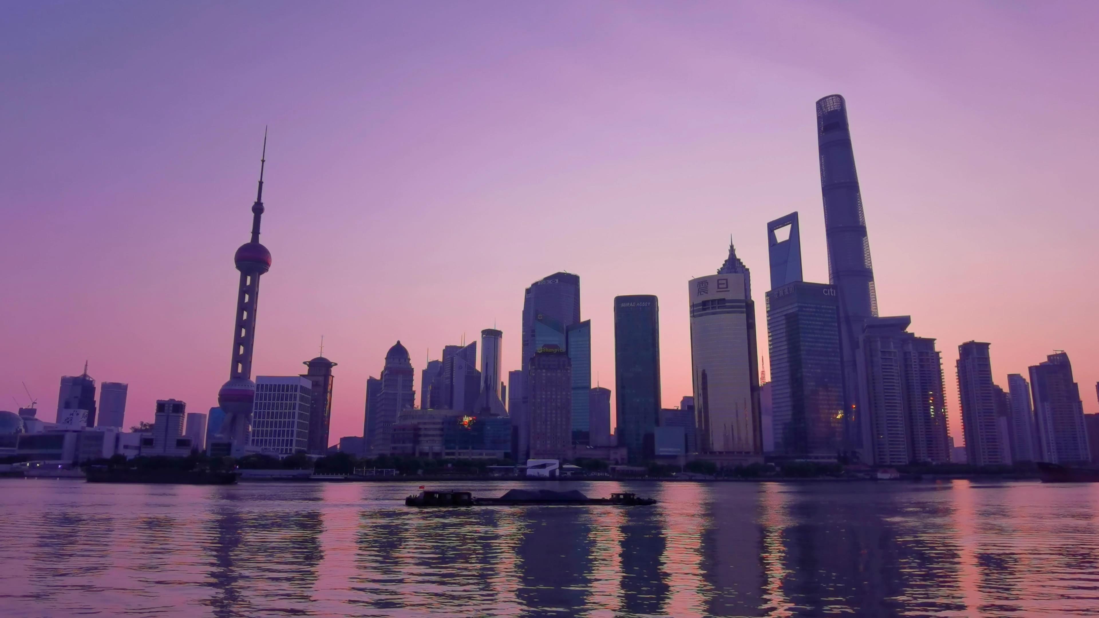 4K唯美上海北外滩紫霞风光视频的预览图