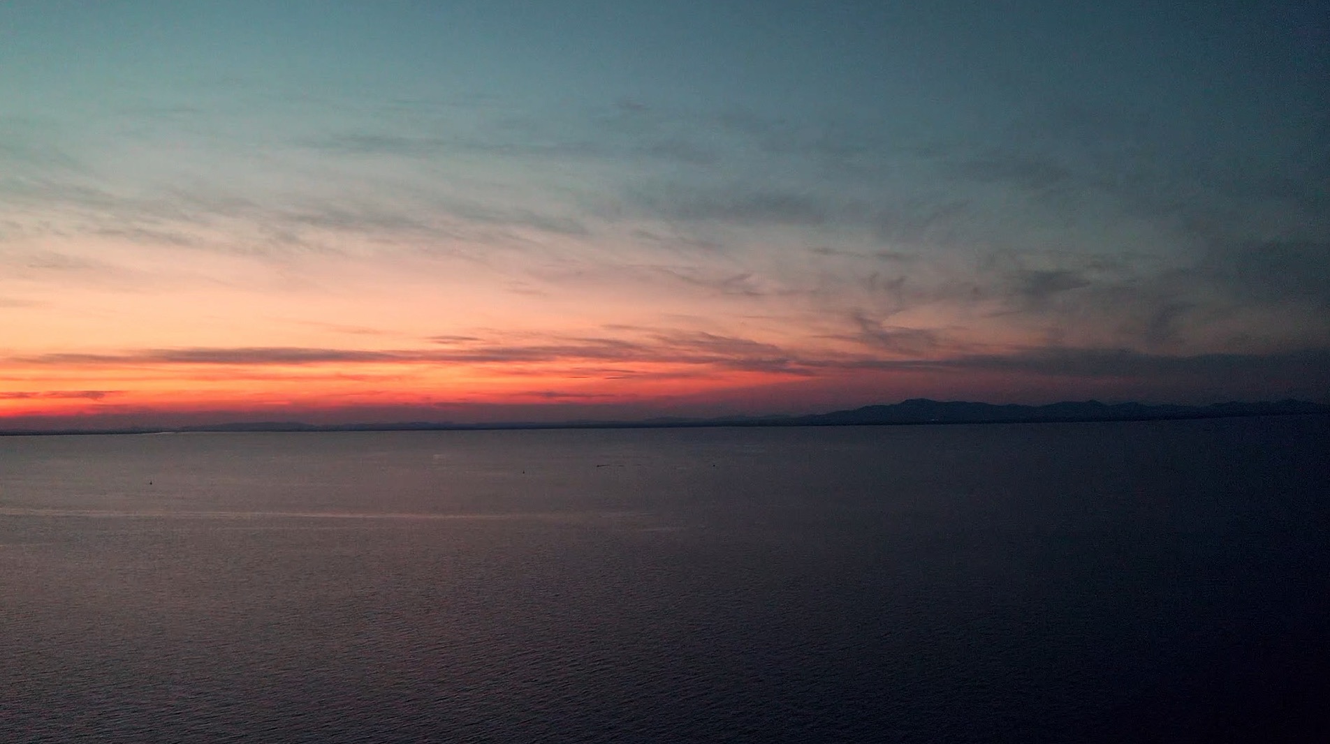 1080p航拍实拍夕阳余晖素材视频的预览图
