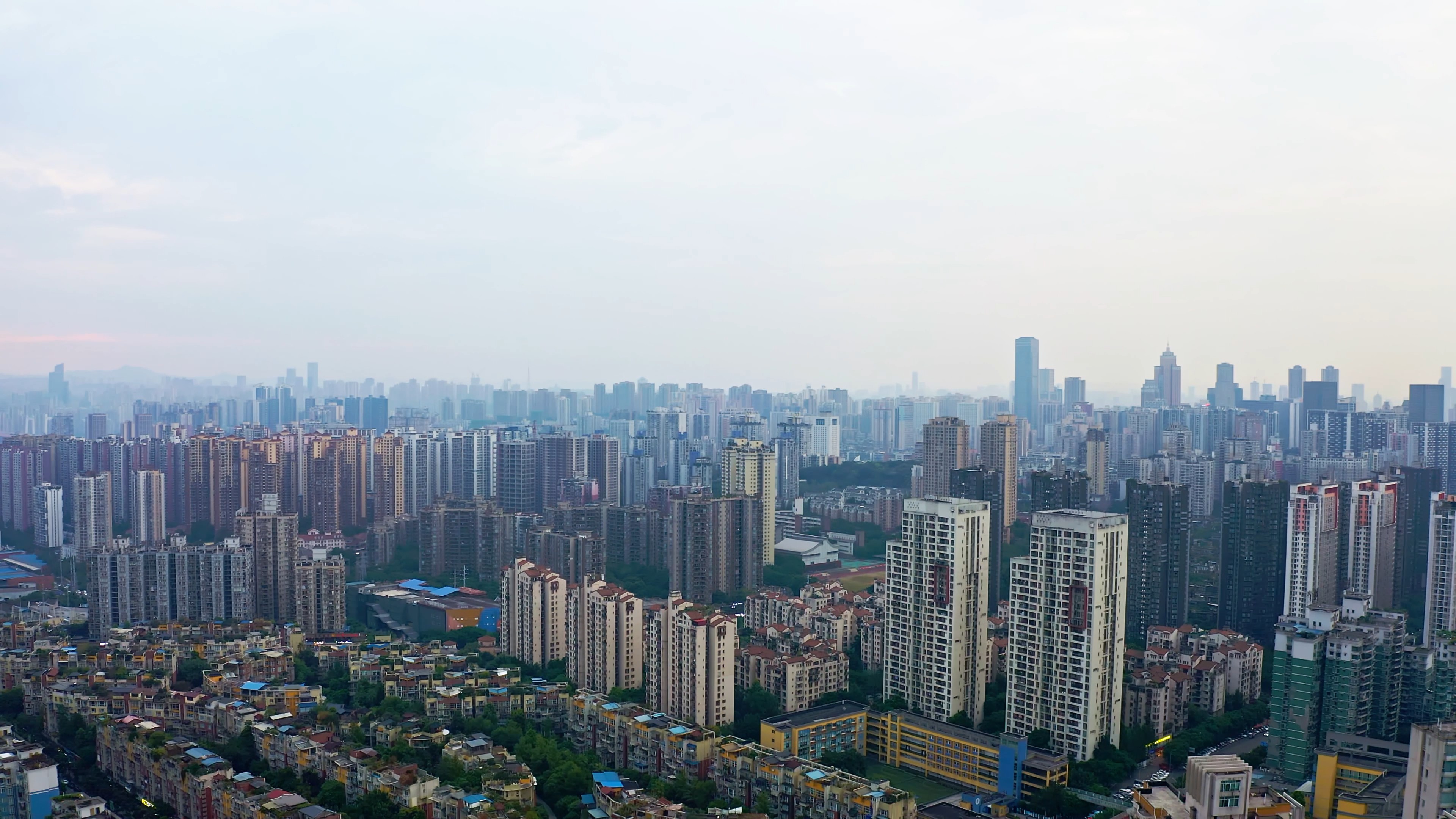 4K航拍重庆南岸城市建筑群视频素材视频的预览图
