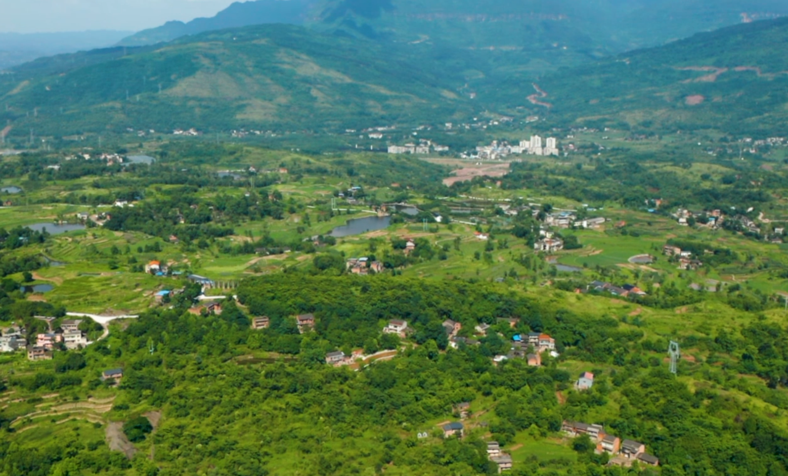 1080P航拍农村山间田园村庄风景风光视频视频的预览图