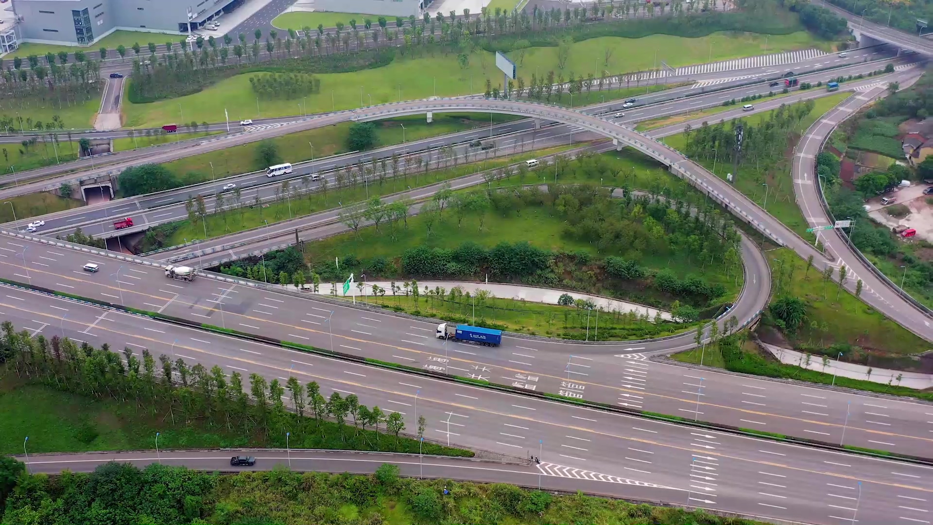 4K实拍重庆错综复杂的公路航拍视频素材视频的预览图