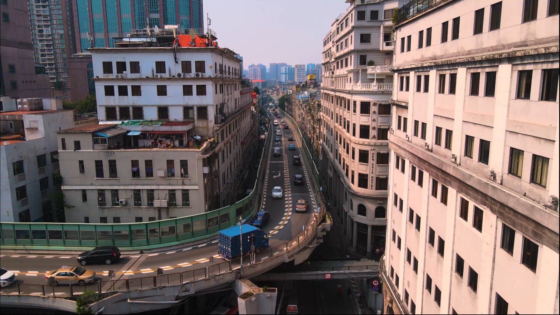 4k广州越秀区经典路段人民立交车流马路实拍视频视频的预览图