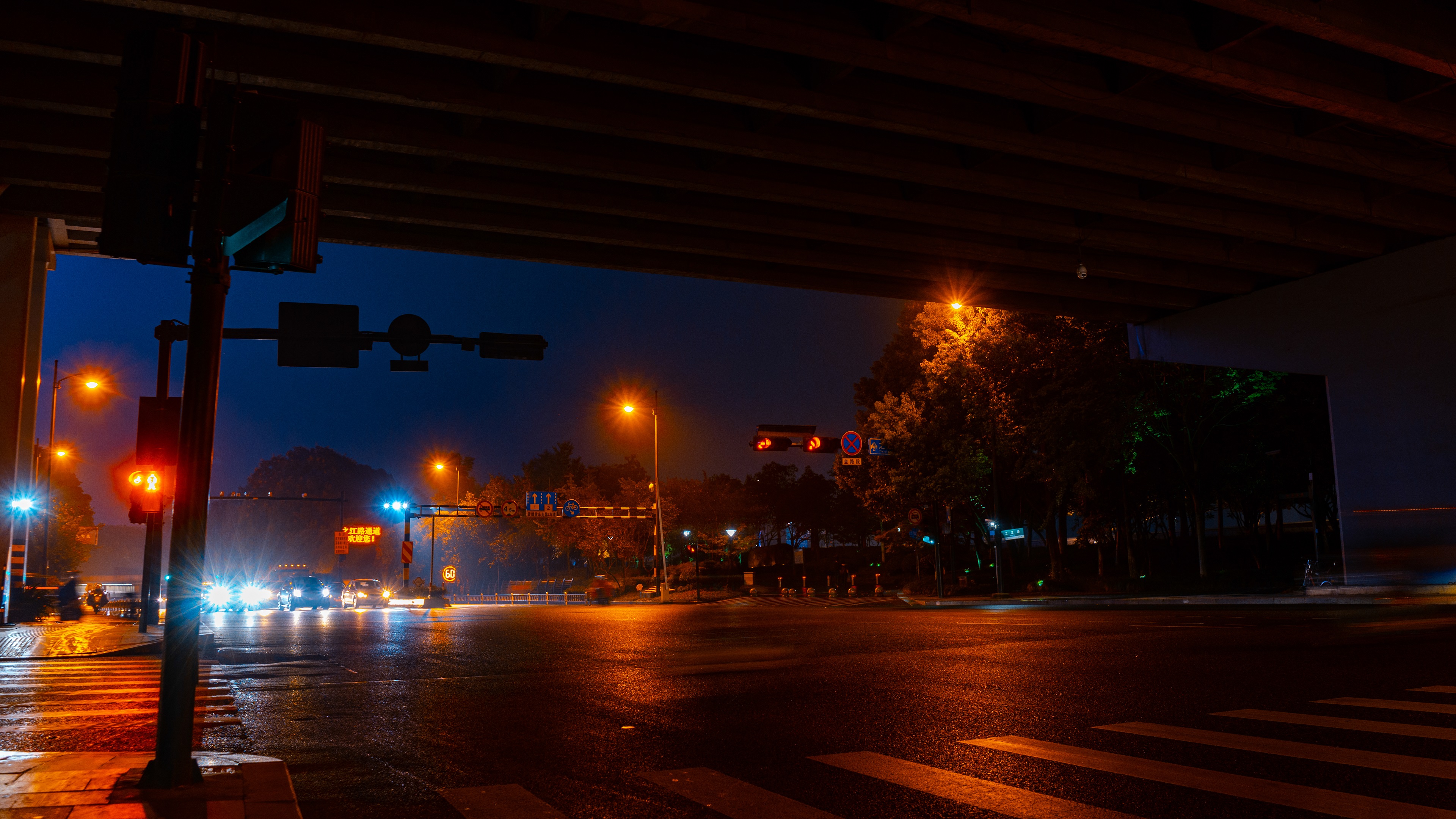 8K杭州之江夜间车流视频的预览图