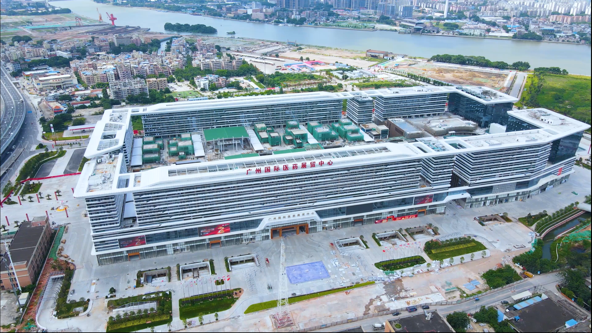 4k广州国际医药展贸易中心航拍视频视频的预览图