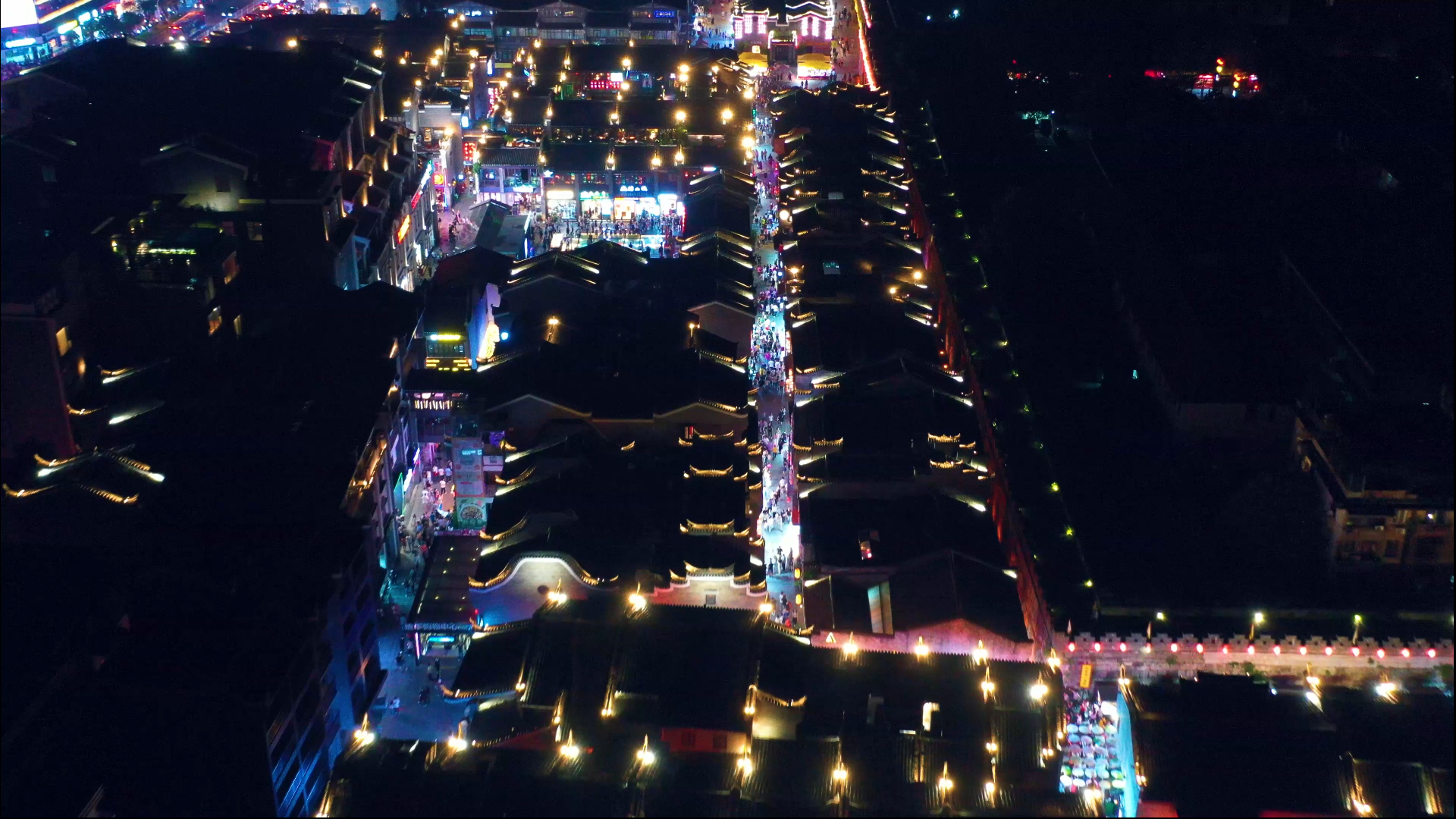 4k国庆中秋桂林著名景点东西巷人群人流游客视频的预览图