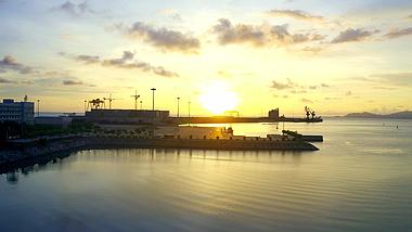 4K航拍三亚南海码头日落晚霞唯美视频素材视频的预览图