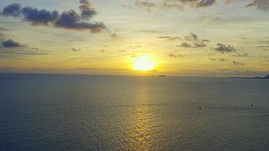 4K航拍实拍海面日落晚霞视频素材视频的预览图