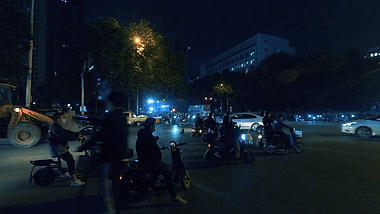 4K城市马路车流人流夜景延时摄影视频视频的预览图