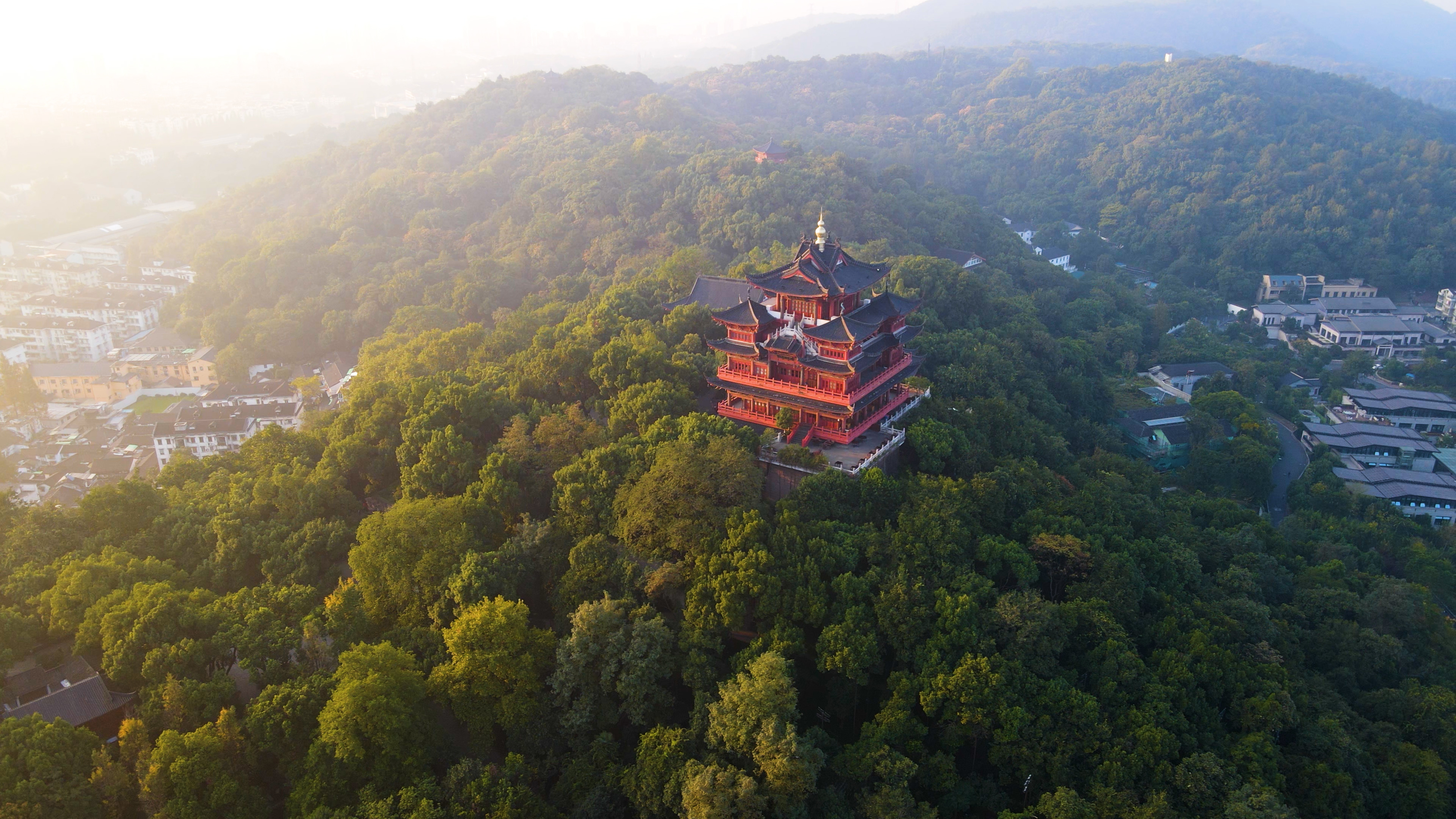 4K航拍杭州城隍阁景区风景实拍视频的预览图