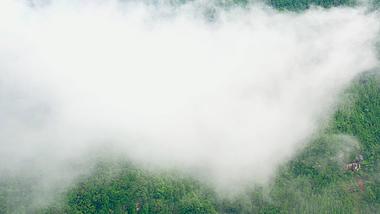 4K实拍雨后云雾中的大山视频素材视频的预览图