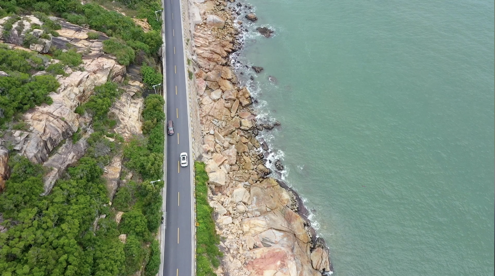 1080汕头南澳岛海边公路航拍实拍视频的预览图