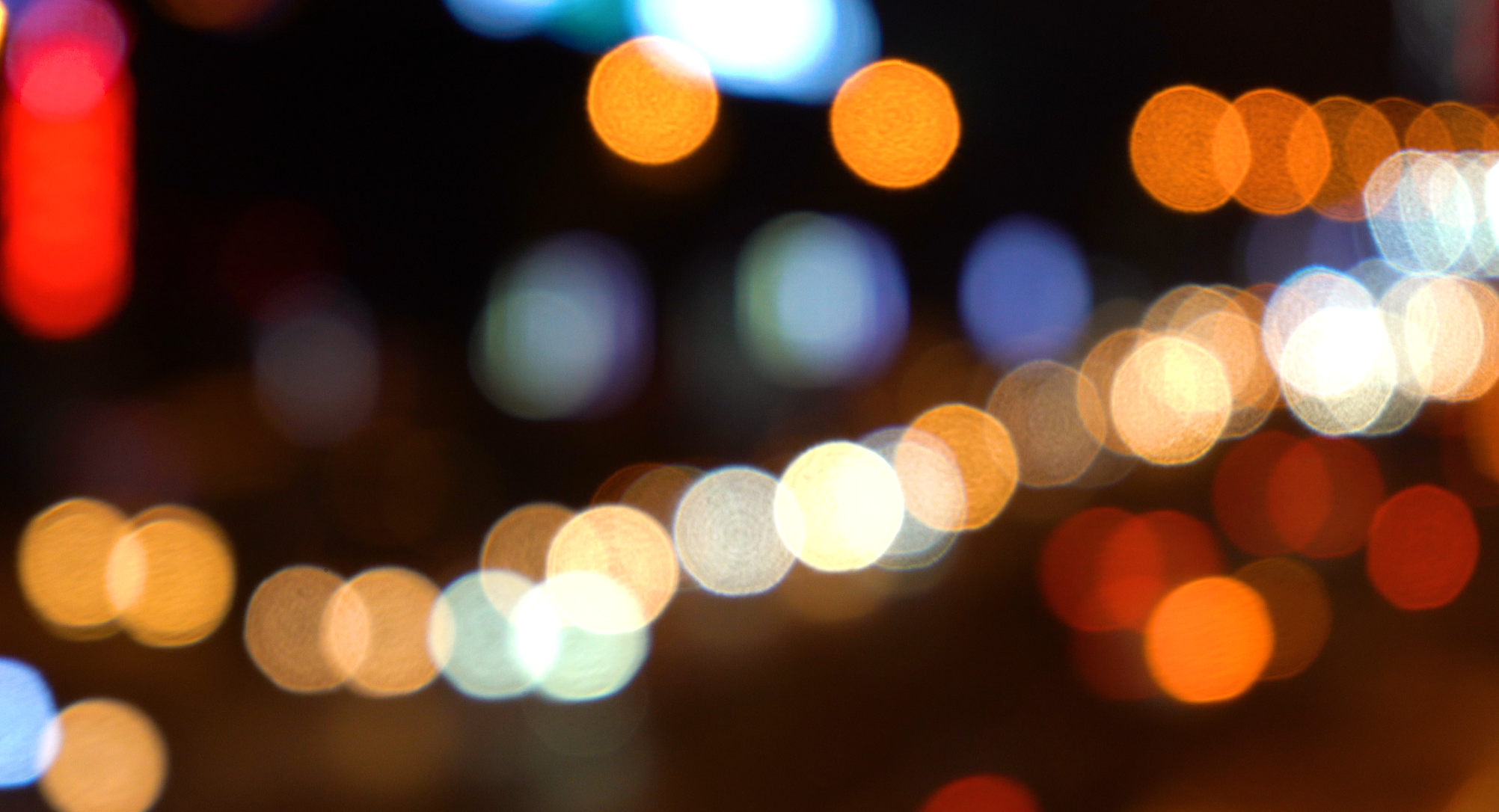 4K唯美城市夜景光斑虚化素材视频的预览图