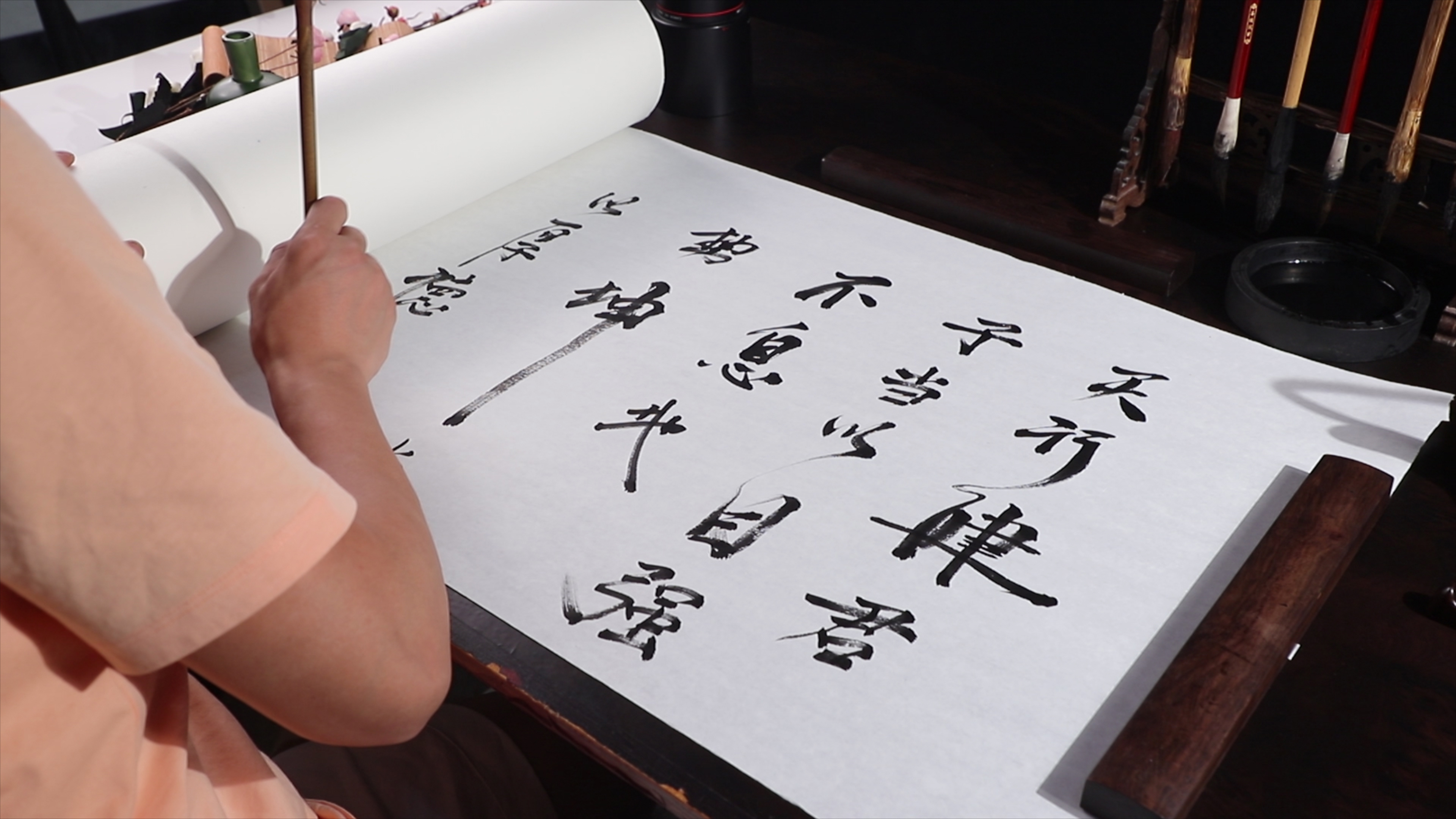 4k传统书法写毛笔字实拍视频视频的预览图