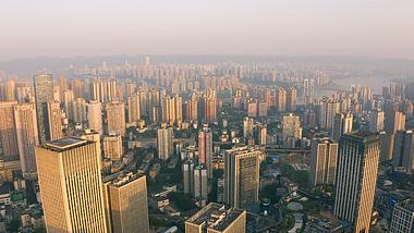 4k航拍夕阳下的重庆城区视频的预览图