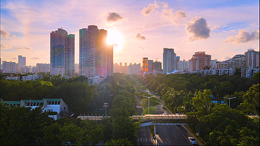 4k城市建筑深圳傍晚夕阳车流航拍视频的预览图