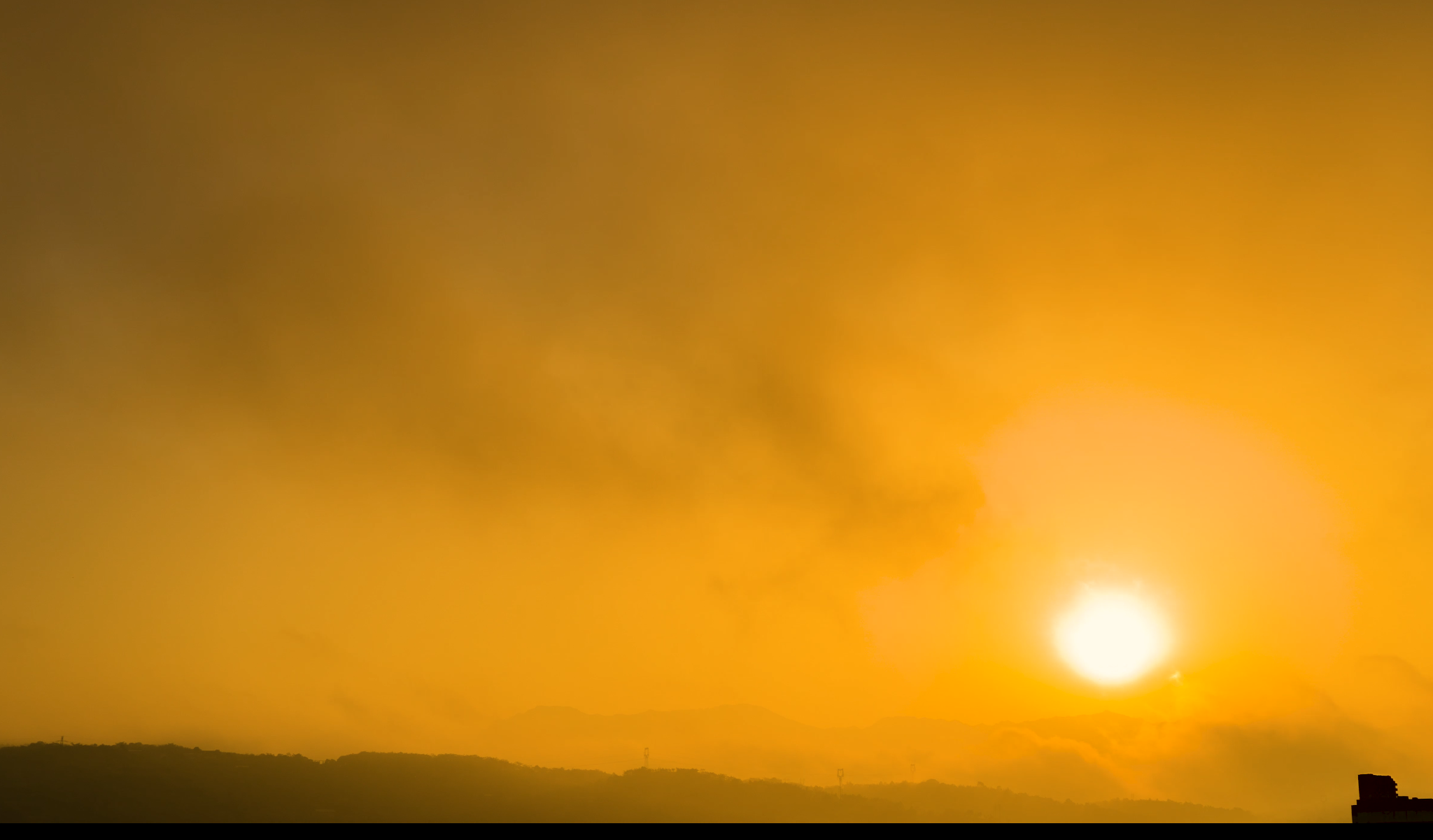 4K实拍清晨日出咸蛋黄太阳延时素材空镜视频的预览图