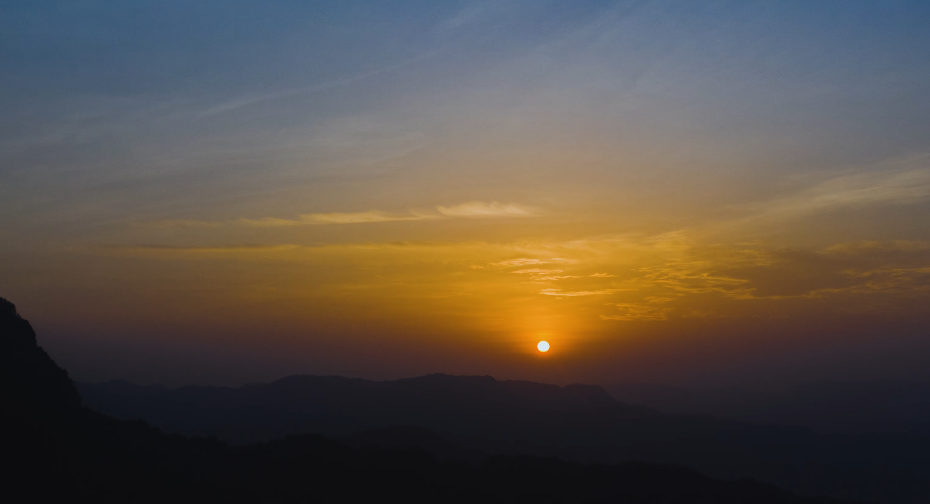 4K实拍山间夕阳日落延时空镜视频的预览图