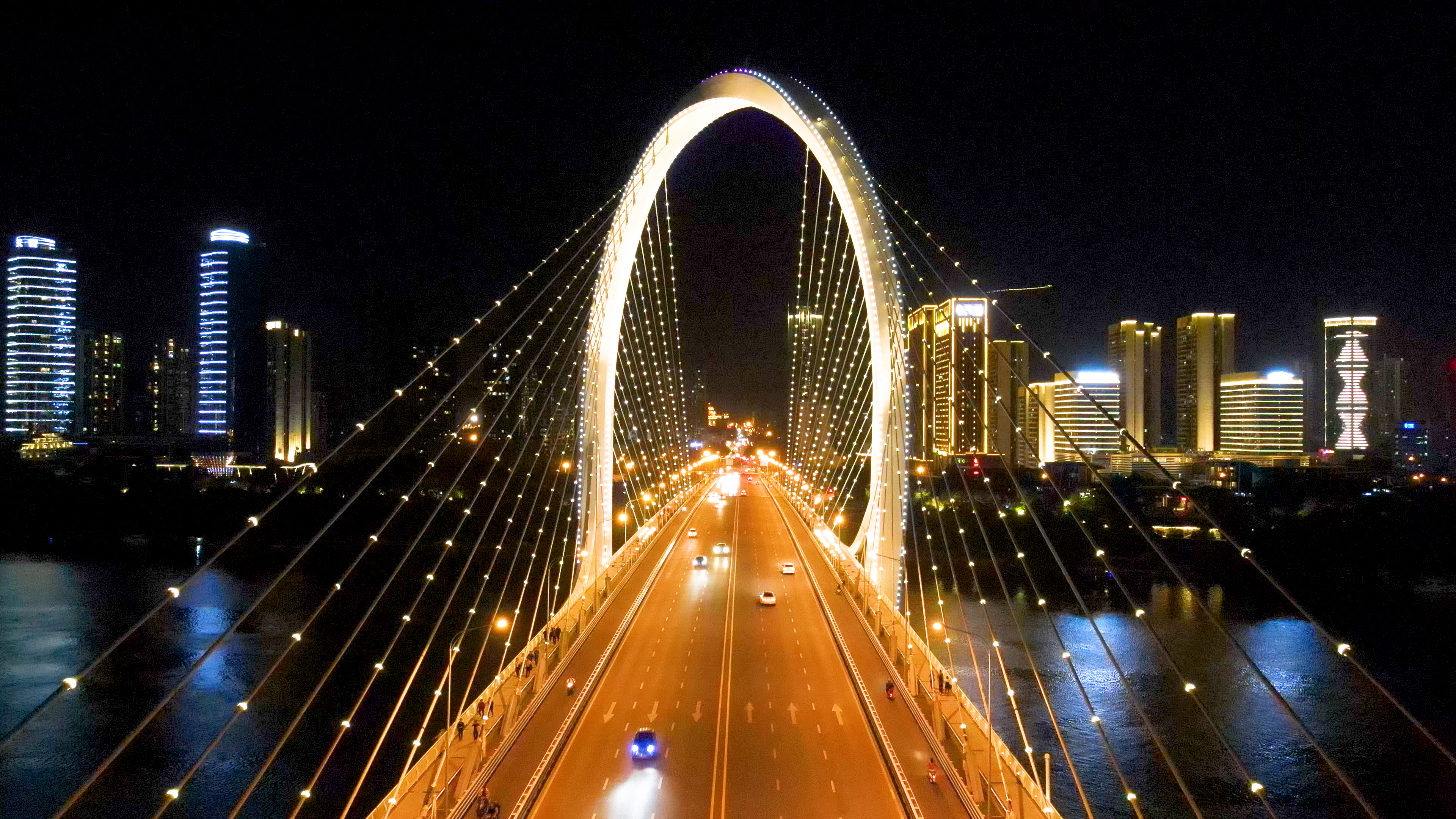 4K航拍柳州白沙大桥夜景视频视频的预览图