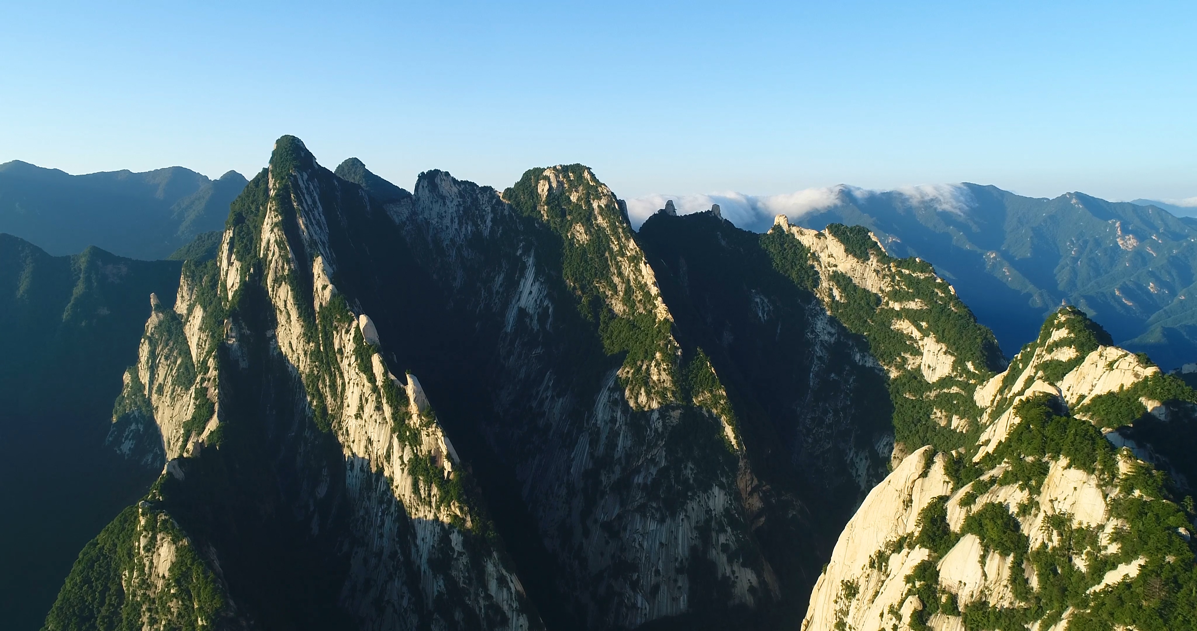 4k中国西岳之山陕西华山自然风景航拍视频的预览图