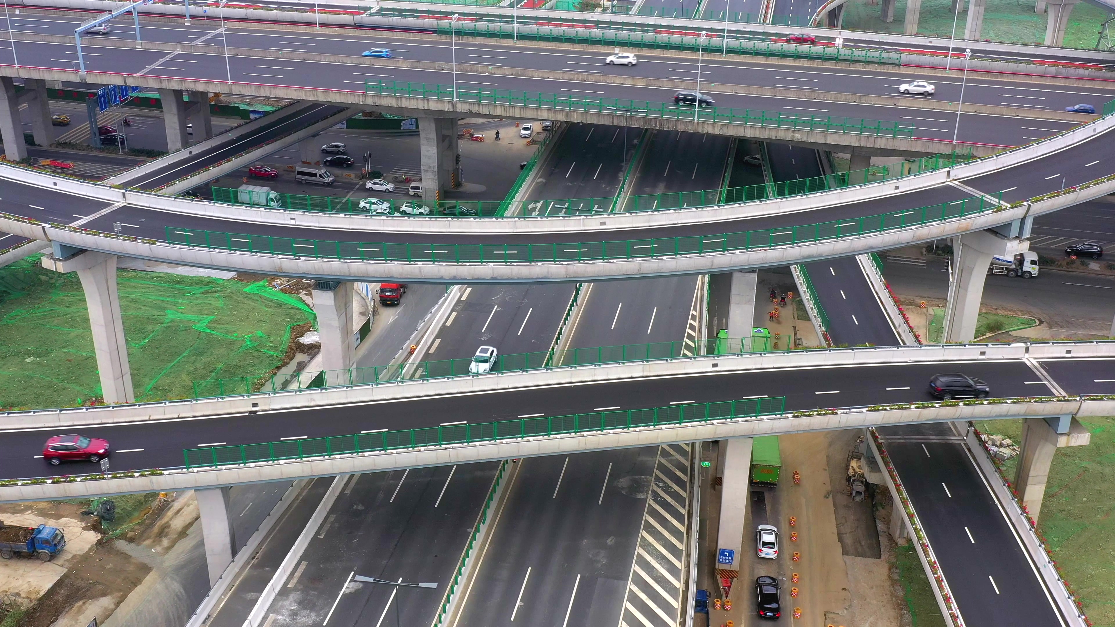 4K实拍城市高架交通航拍视频素材视频的预览图