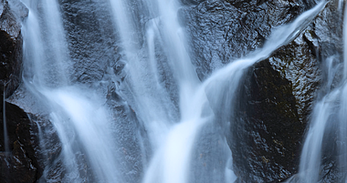 4K实拍小河水瀑布流延时摄影素材视频的预览图
