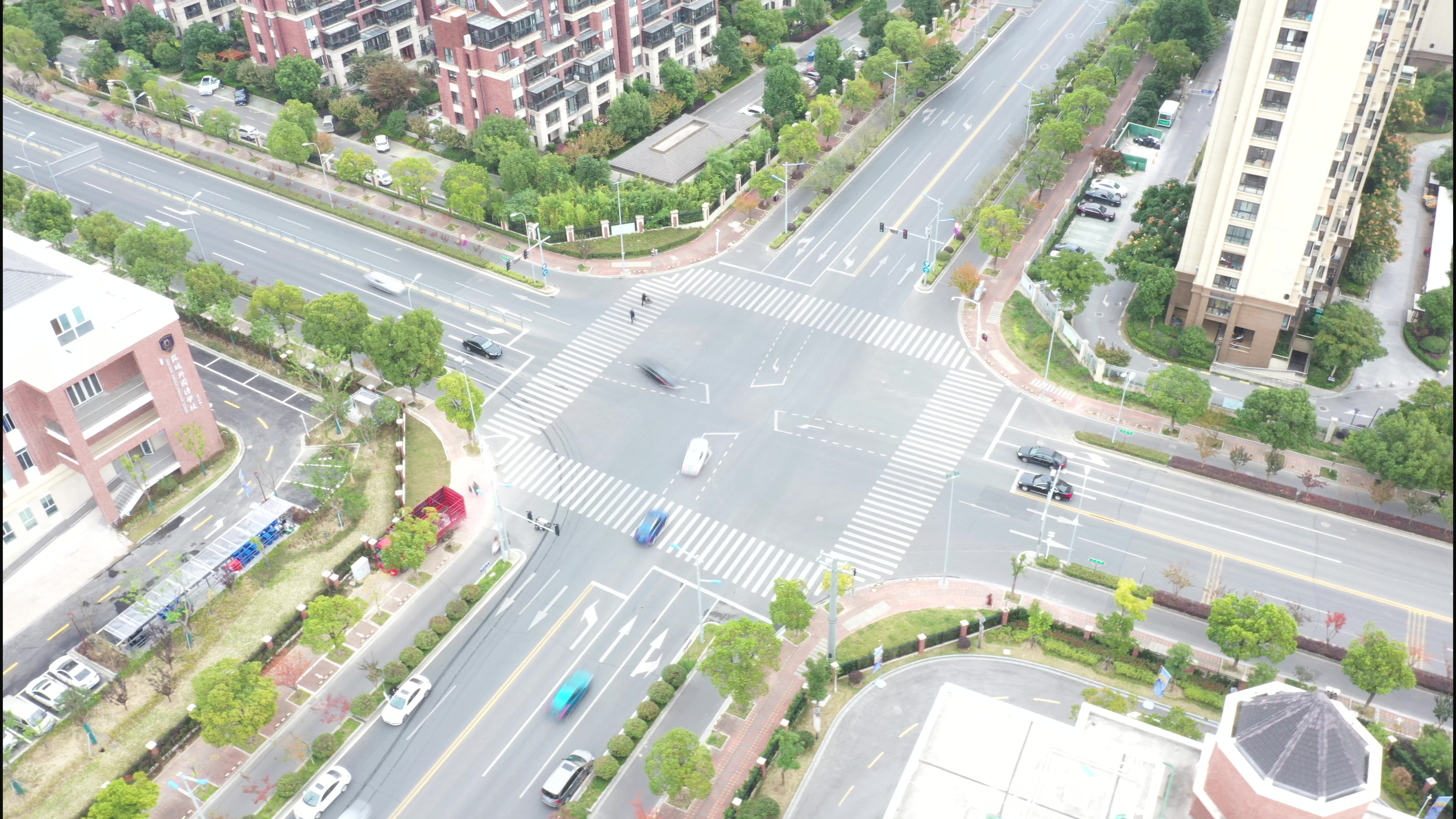 4K实拍城市十字路口车流延时视频素材视频的预览图