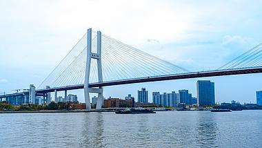 8K延时上海南浦大桥蓝天白云视频视频的预览图