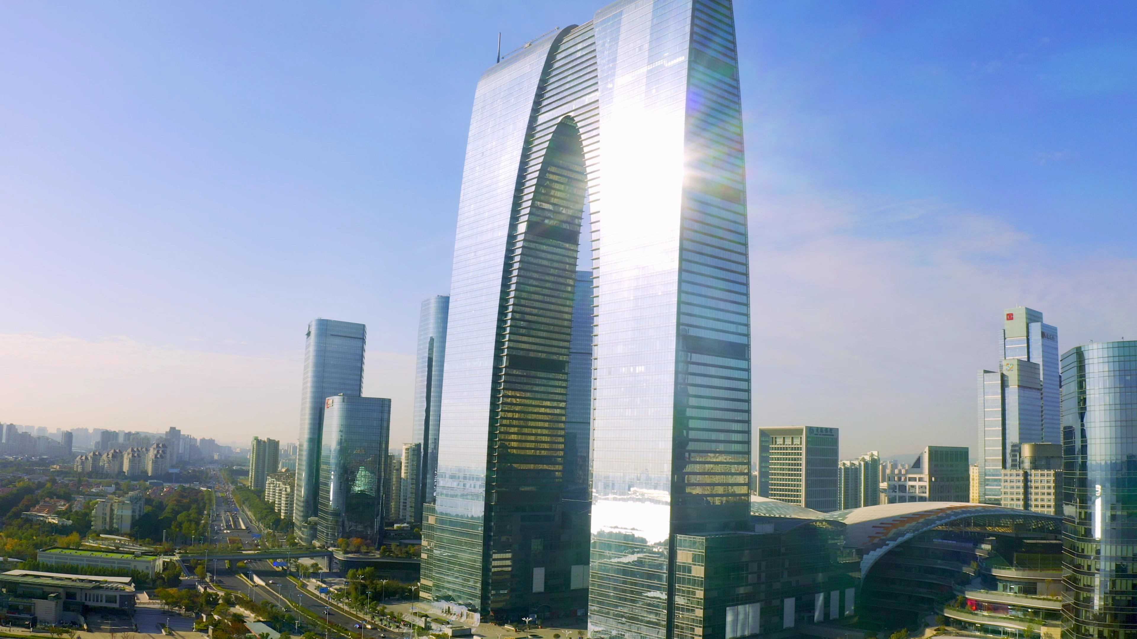 4K航拍城市风光高楼大厦建筑视频素材视频的预览图