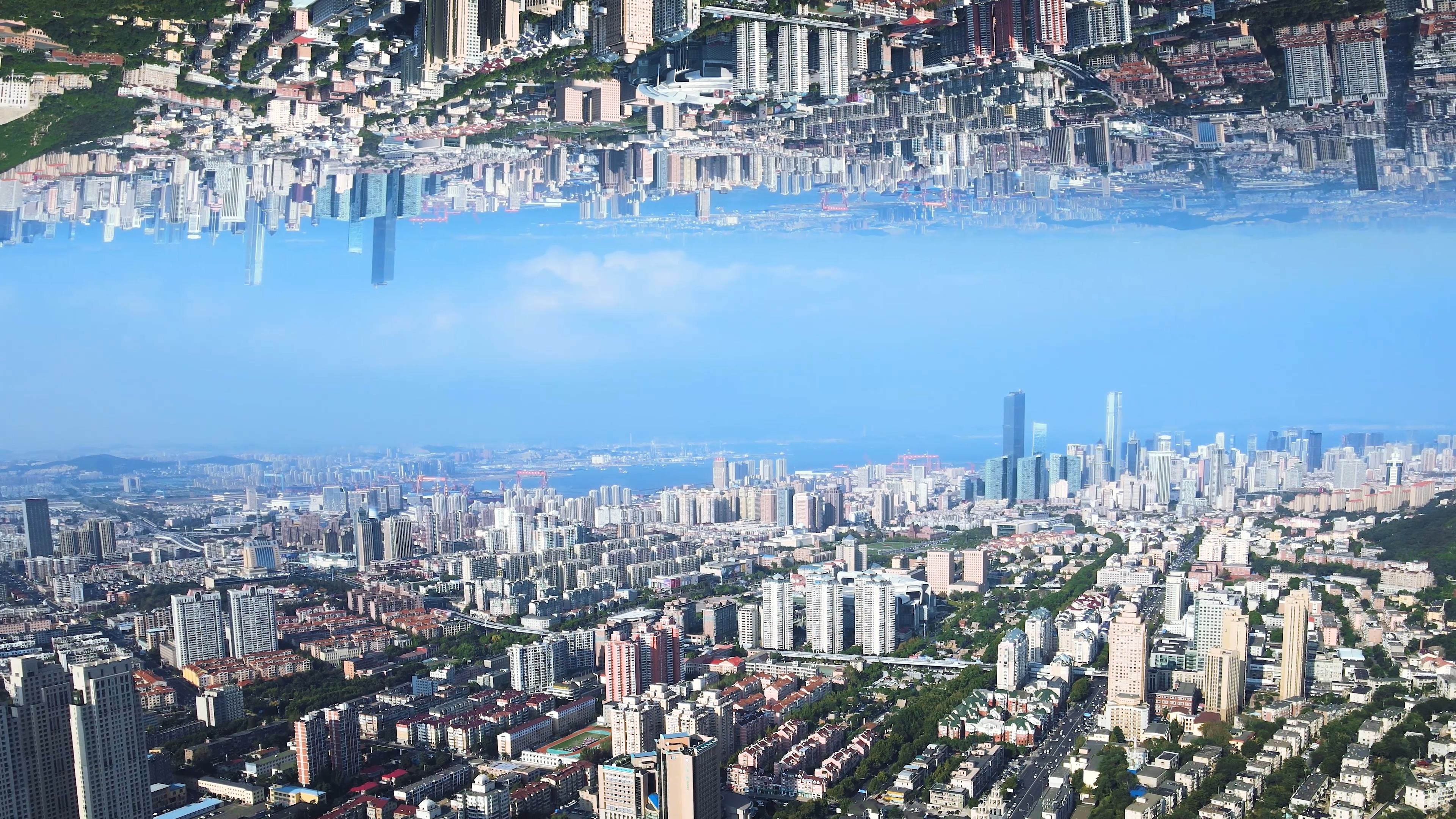 4K城市倒影大连风光大海天际线航拍视频的预览图