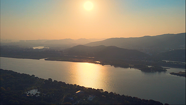 4k航拍长沙湘江岳麓山日出日落晚霞空镜视频视频的预览图