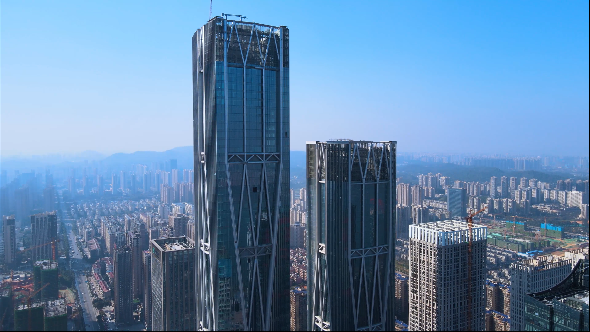 4k长沙FFC摩天大楼城市地标建筑群视频视频的预览图