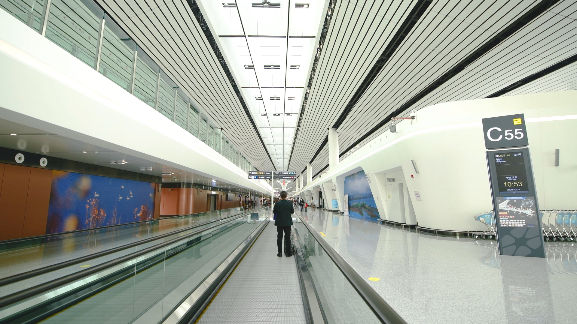 4K北京大兴国际机场人流延时视频的预览图