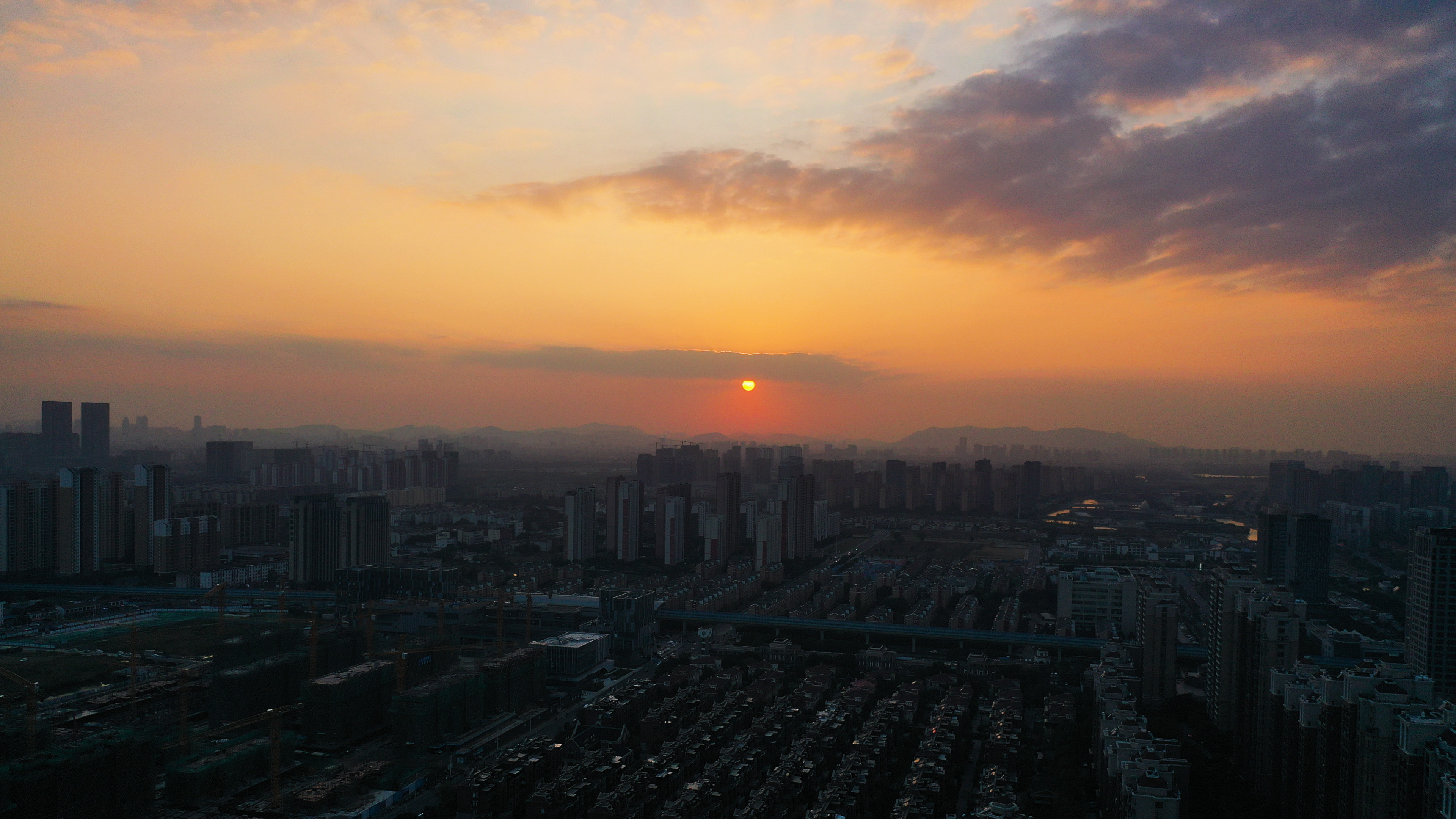 4K航拍城市夕阳延时摄影视频素材视频的预览图