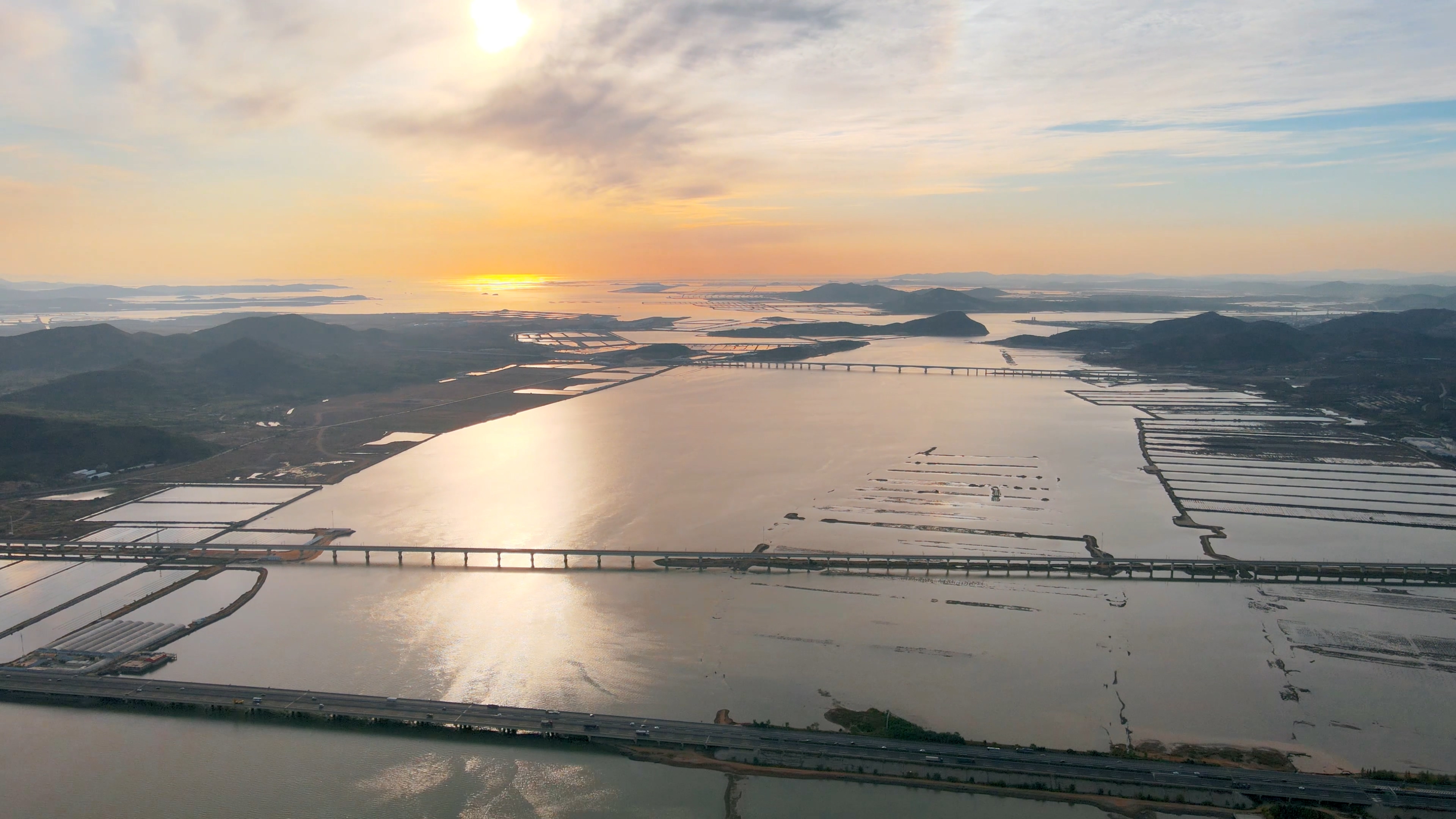 4K海湾大桥日落夕阳视频的预览图