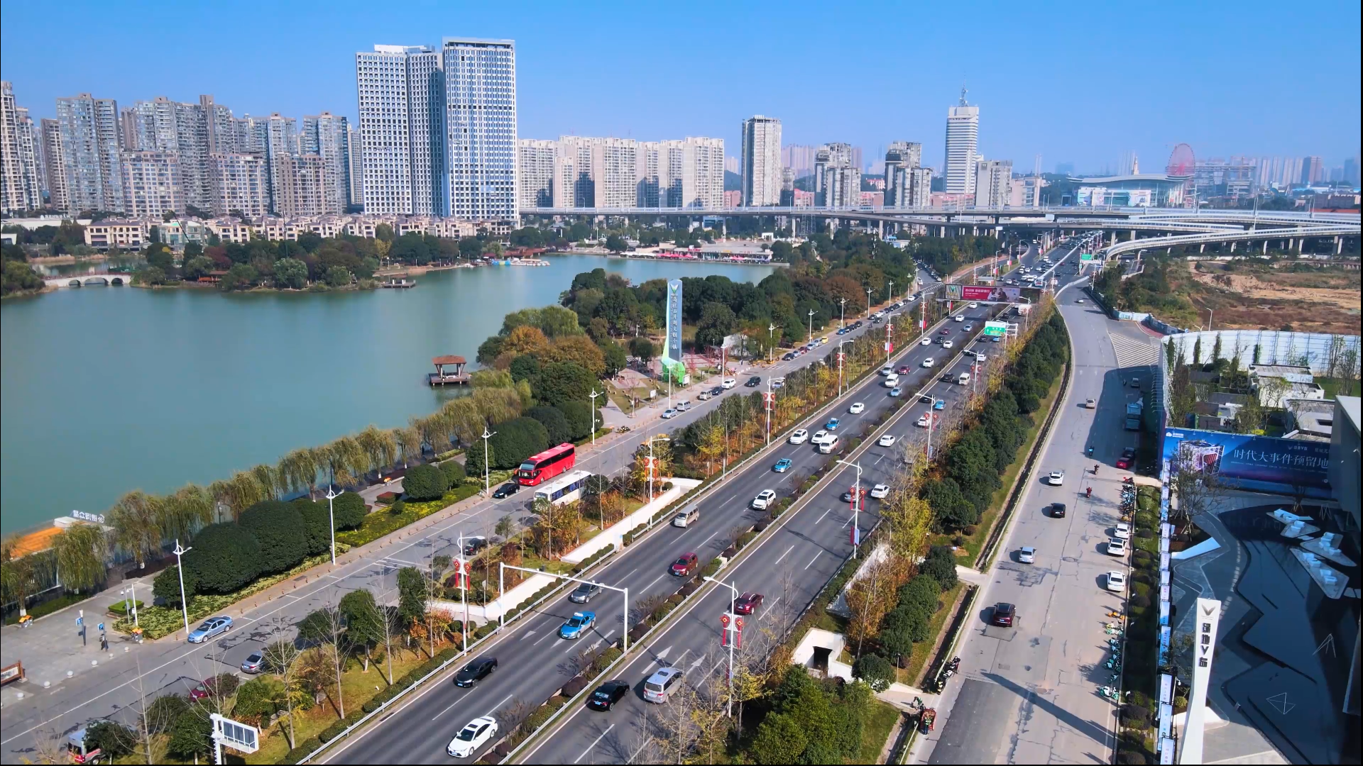 4k长沙三一大道交通城市主干道车流视频的预览图