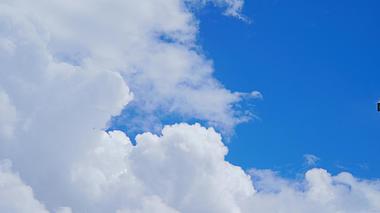 4k蓝天白云延时摄影素材视频的预览图