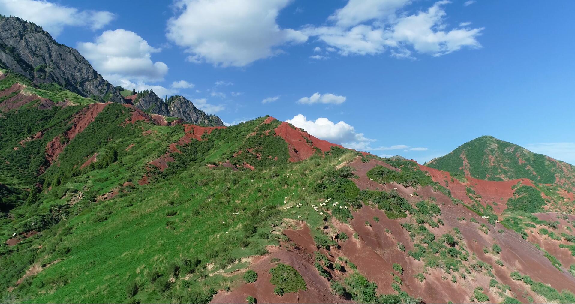 4k新疆高海拔特殊地质山脉航拍视频的预览图