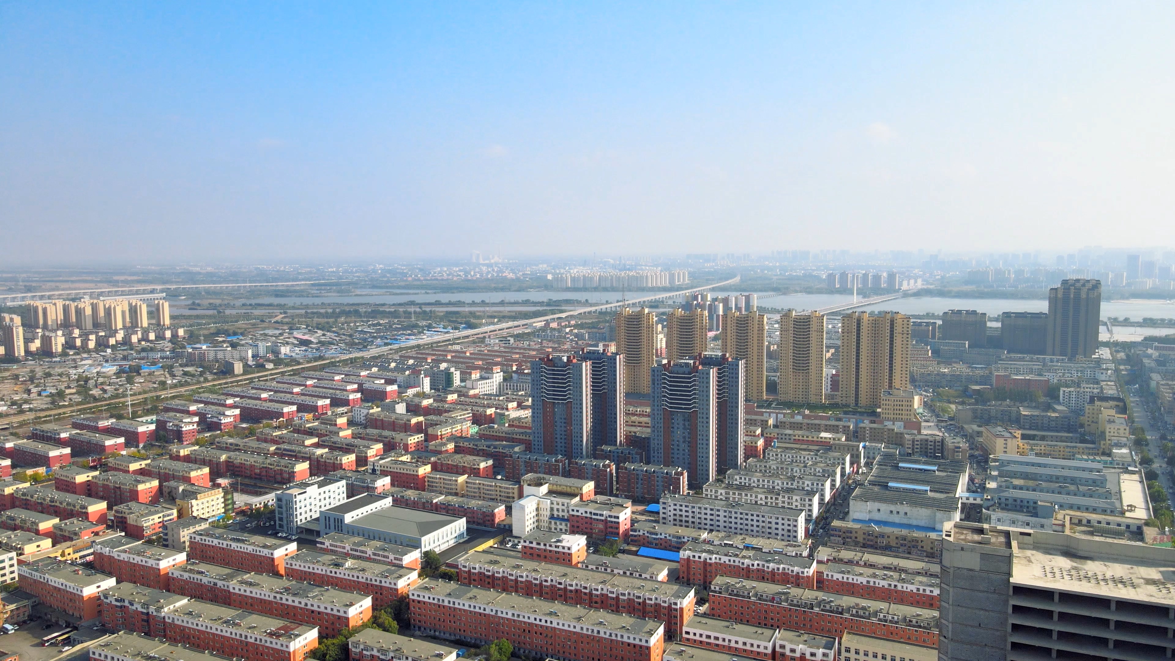 4K盘锦市区航拍城市风光视频的预览图