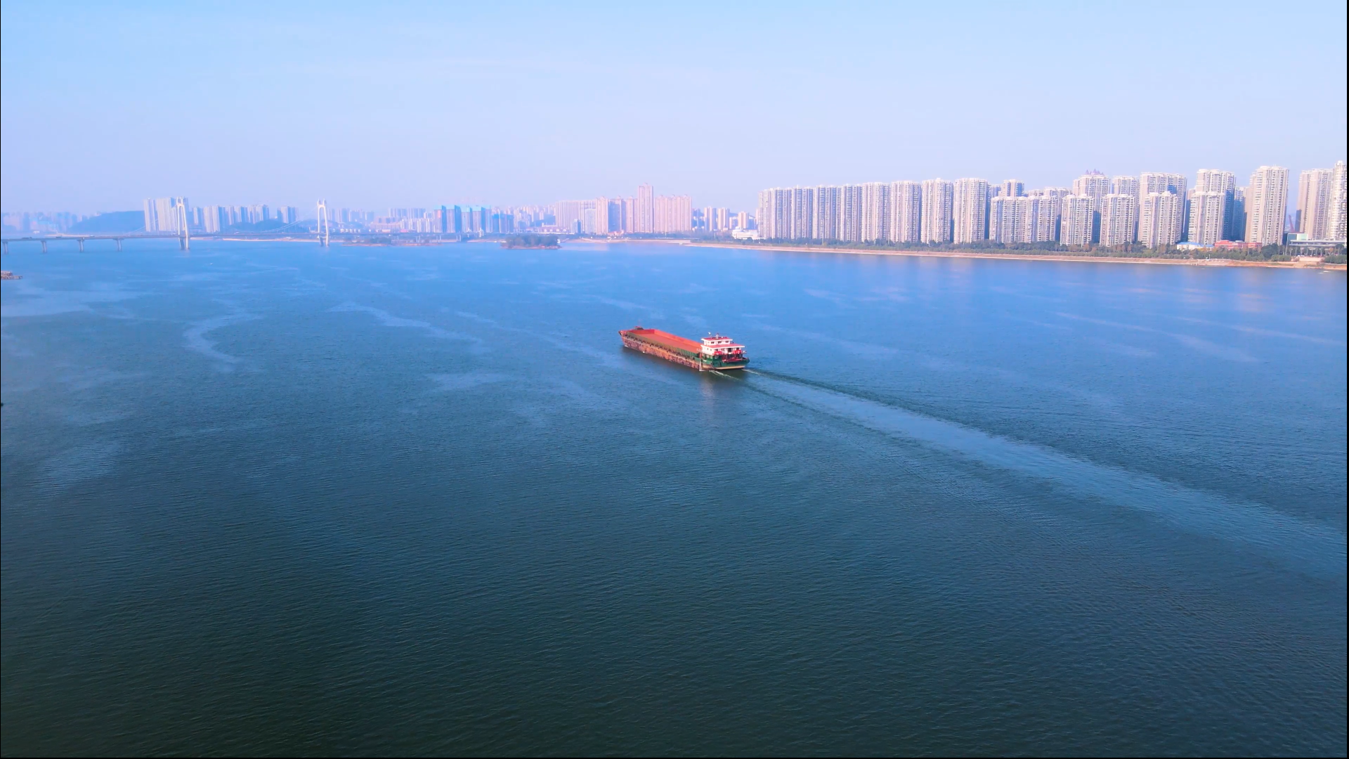湘江货运船只水域航运交通航拍视频的预览图