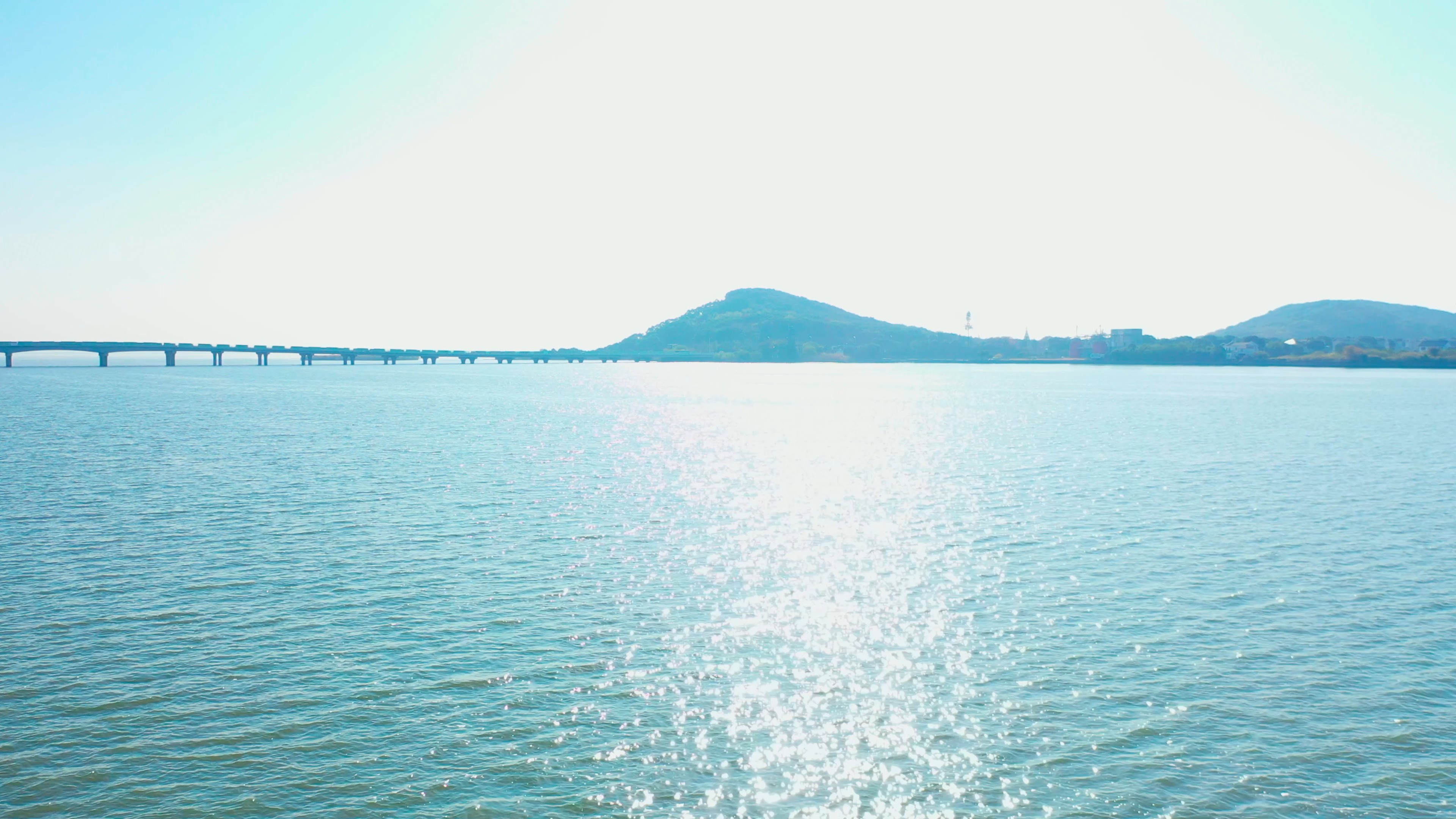 4K实拍阳澄湖水面生态波光粼粼视频素材视频的预览图